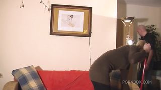 Blonde slut squirting