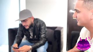 Me cojo al amigo de mi esposo, MIENTRAS EL DUERME..