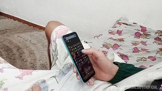 Tia Milf chama Sobrinho novinho para ensinar novo prazer e ele goza gostoso