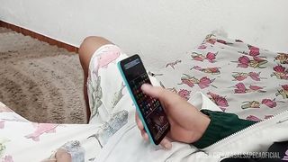 Tia Milf chama Sobrinho novinho para ensinar novo prazer e ele goza gostoso