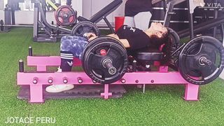 UNA MORENA CULONA LATINA LA LLEVE AL HOTEL DESPUES DEL GIMNASIO. LE METO NI POLLA Y DEJO MI SEMEN