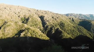 TRABAJE EN LA RUTA Y LUEGO EN L A ESQUINA LE TRAJE UN MONTON, LE PARECIO POCO Y ME LLENO EL CULO DE LECHE EN CASTIGO