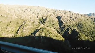 TRABAJE EN LA RUTA Y LUEGO EN L A ESQUINA LE TRAJE UN MONTON, LE PARECIO POCO Y ME LLENO EL CULO DE LECHE EN CASTIGO