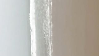 Dia de pescaria na praia e a loira novinha caiu de boca na vara!