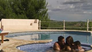 The sensual Claudia is having a hot bath !