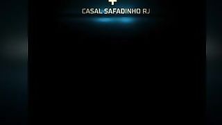 Dei pro meu namorado no banheiro da balada