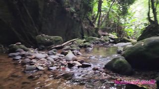 Conheci essa novinha gostosa na cachoeira, levei pra casa e gozei dentro do cuzinho