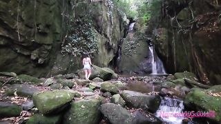Conheci essa novinha gostosa na cachoeira, levei pra casa e gozei dentro do cuzinho