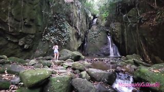 Conheci essa novinha gostosa na cachoeira, levei pra casa e gozei dentro do cuzinho