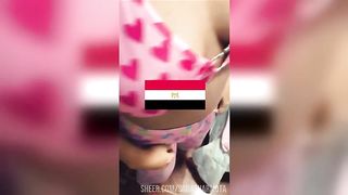 فضيحة محصل الكهرباء زبه كان واقف و انا بحاسبه و لابسه بيجامة قطن ضيقة على طيازى دخل ورايا الاوضة و حاسبته