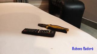 Fui consertar a tv da travesti e ela me pagou com seu rabao