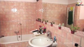 Roberta Cassori has a hallucinating desire for sex fucking with Leonardo Conti who penetrates her for hours