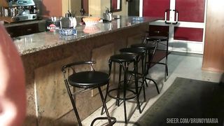 Mi Novio No Me Folla. Estoy muy caliente y me voy a Follar al Repartidor que trae la mercancia a mi Trabajo