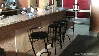 Mi Novio No Me Folla. Estoy muy caliente y me voy a Follar al Repartidor que trae la mercancia a mi Trabajo