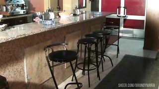 Mi Novio No Me Folla. Estoy muy caliente y me voy a Follar al Repartidor que trae la mercancia a mi Trabajo