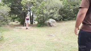 Loira foi fazer a trilha e fodeu com dois