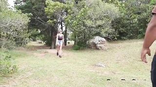 Loira foi fazer a trilha e fodeu com dois