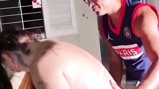 Jogador caro cheio de tesao arrombou o cu da MILF