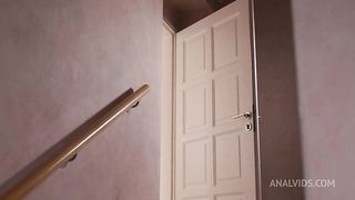 Busty milf Suzie Sun gets inner massage