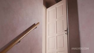 Busty milf Suzie Sun gets inner massage