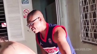 Dinnigata com pauzudo no hostel levando no cu