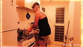 ME LLENAN EL CULO DE LECHE HASTA QUE ME SALE LA LECHE PARA AFUERA QUIERO SER AMA DE CASA PERO NO PUEDO SOY PUTA NO PUEDO DEJAR DE SER PUTA