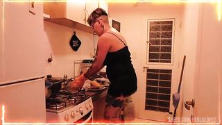 ME LLENAN EL CULO DE LECHE HASTA QUE ME SALE LA LECHE PARA AFUERA QUIERO SER AMA DE CASA PERO NO PUEDO SOY PUTA NO PUEDO DEJAR DE SER PUTA