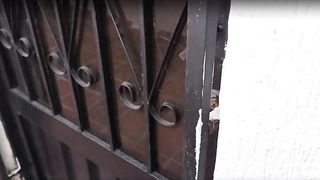 LLEVO UN PEDIDO A DOMICILIO Y ME RECIBE UNA MILF CACHONDA ME SEDUCE PORQUE ESTABA ENOJADA CON SU MARIDO Y ME DA SU CONO Y CULO APRETADOS