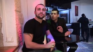 Prends moi fort le cul dans le club