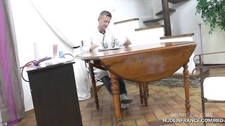 NiF HD - Caro at the Gyneco