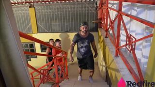 Show de Sexo! Rebeca Oliveira e Bianca Naldy fizeram lesbo orgia na casinha de Strip com 3 dotados [Parte 1]