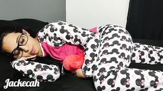 Woke up the married Latina to have sex and she couldn't take it and the condom