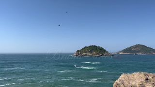 Aventura de duas gostosas numa trilha ao ar livre se pegando e gozando muito