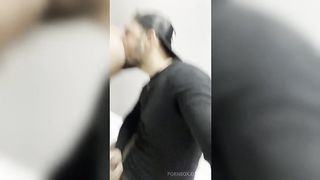 Meu chefe tem um pau muito gostoso e sempre me espera depois do expediente para eu chupar sua pica