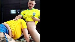 Saymon macetando o cu da dinnigata
