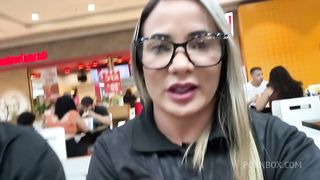 Conheci o gostoso no shopping e veja no que deu