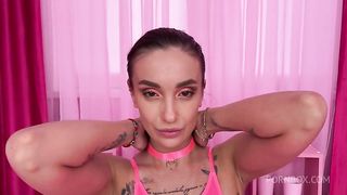 Wife deepthroats and offers to fuck her ass