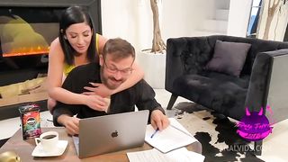 Que buenas chambas hace mi marido...