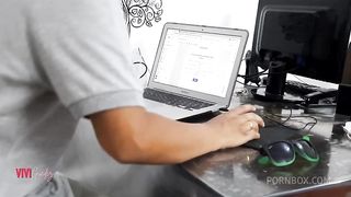 IT technician puts a stick in the client's pussy.