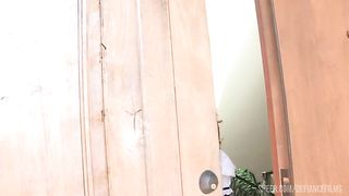 Brooklyn Lee Thinks That Love Hurts