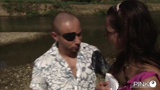 Two cocks to take by the river