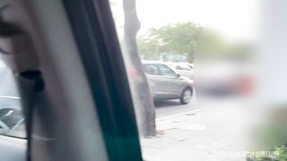 Botei o safado pra mamar pau grosso de travesti no carro