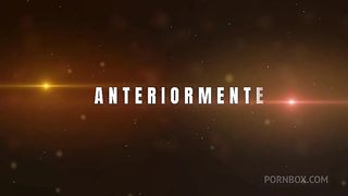 Com um Drink (Parte 2) - Essa cavala deixa rola pulsando com sua rebolada e depois faz um delicioso boquete.