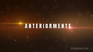 Com um Drink (Parte 2) - Essa cavala deixa rola pulsando com sua rebolada e depois faz um delicioso boquete.