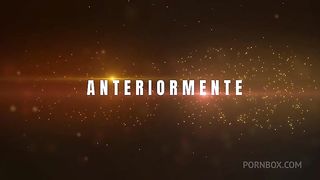 Com um Drink (Parte 2) - Essa cavala deixa rola pulsando com sua rebolada e depois faz um delicioso boquete.