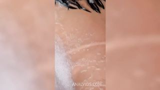 Banho de espuma e porra na bucetinha da morena