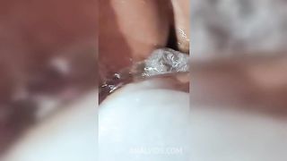 Banho de espuma e porra na bucetinha da morena