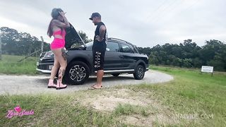 O mecanico que cobrou minha bucetinha pra arrumar o carro - o safado so socou a pistola em mim