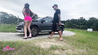 O mecanico que cobrou minha bucetinha pra arrumar o carro - o safado so socou a pistola em mim