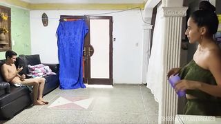 FLACA TETONA ENCUENTRA A SU PADRASTRO MASTURBANDOSE Y TERMINA CON UNA FOLLADA ANAL Y CON UN DELICIOSO CREAMPIE